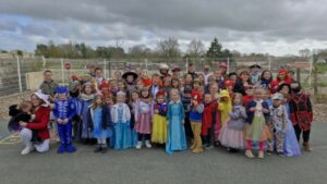 Un carnaval haut en couleurs à l’école ! 🎉
